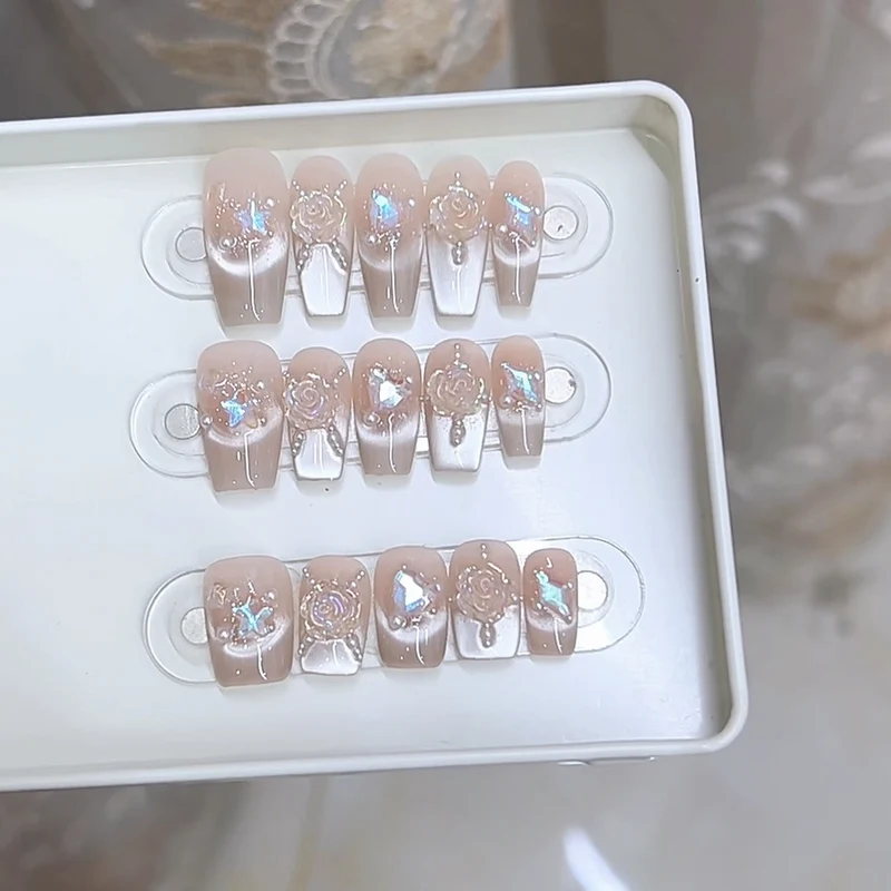 Elegant Floral Design Press-On Nail Set Stornfield