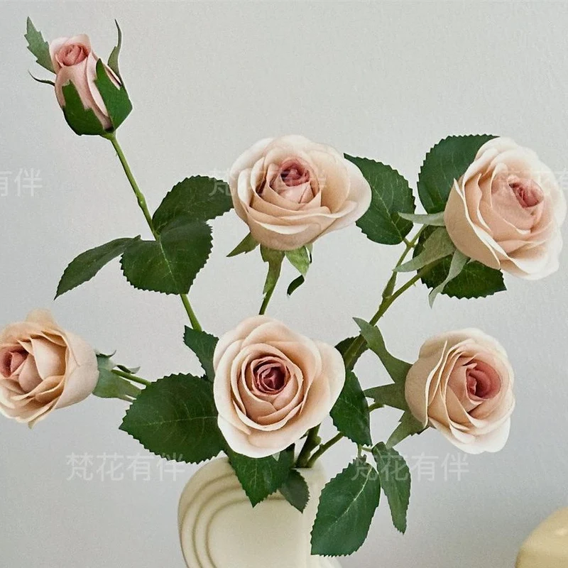 Realistische Künstliche Rosenarrangement
