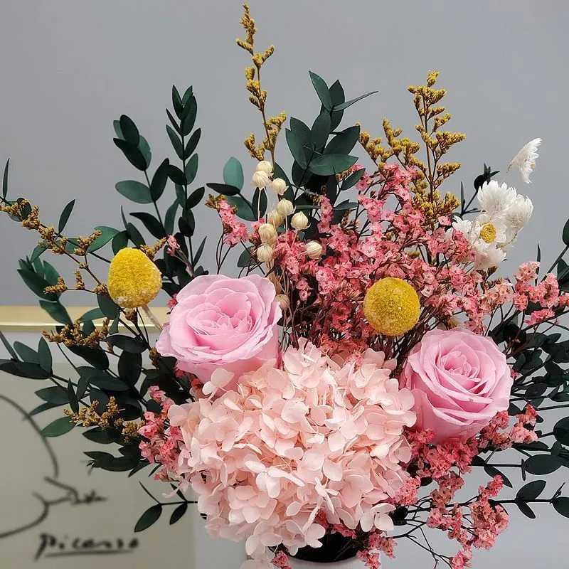 Premium getrocktes Blumenstrauß Arrangement