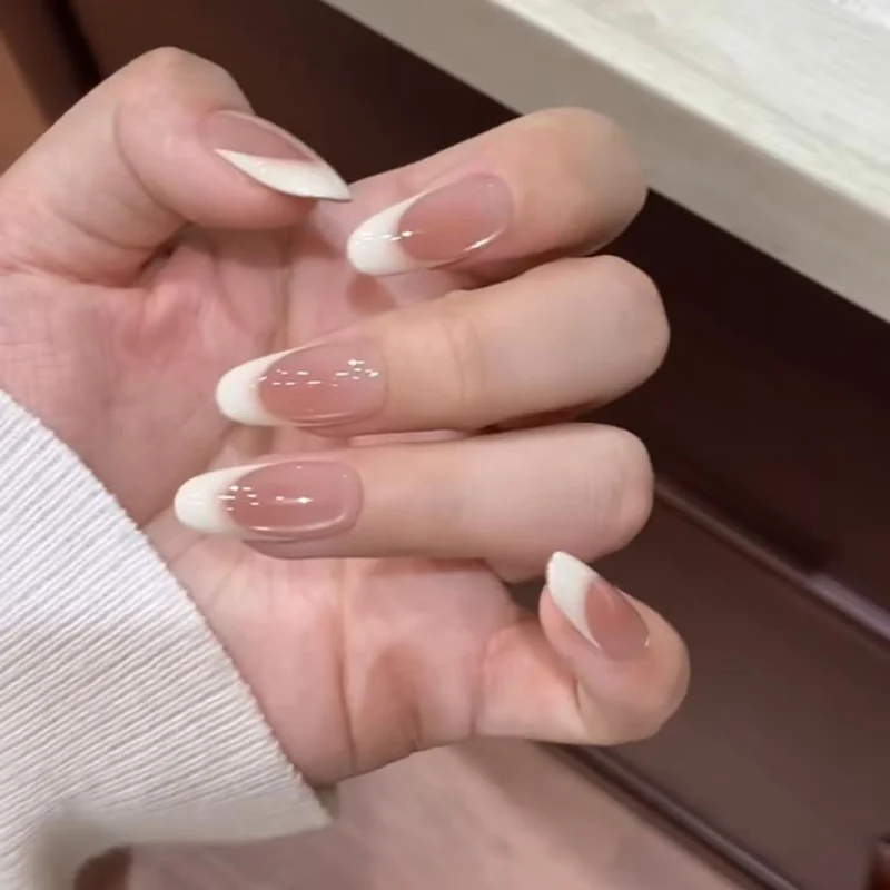Elegantes französisches Tipp Press-On-Nagel-Set Karnz