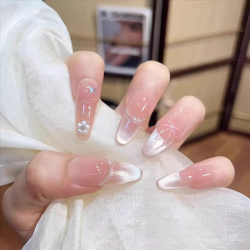 Elegante Französische Tipp Press-On Nagelkunst Karnz