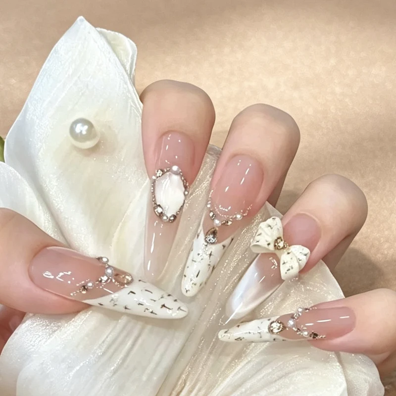 Elegantes Acryl-Nagelkunst-Set Karnz