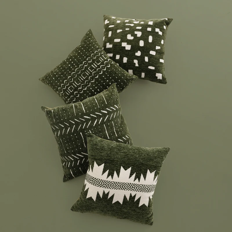 Decorative cushion with jacquard-like chenille structure and concealed zipper Stornfield