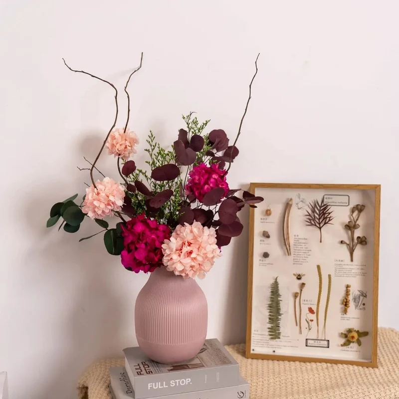 Elegante dekorative Blumenarrangement