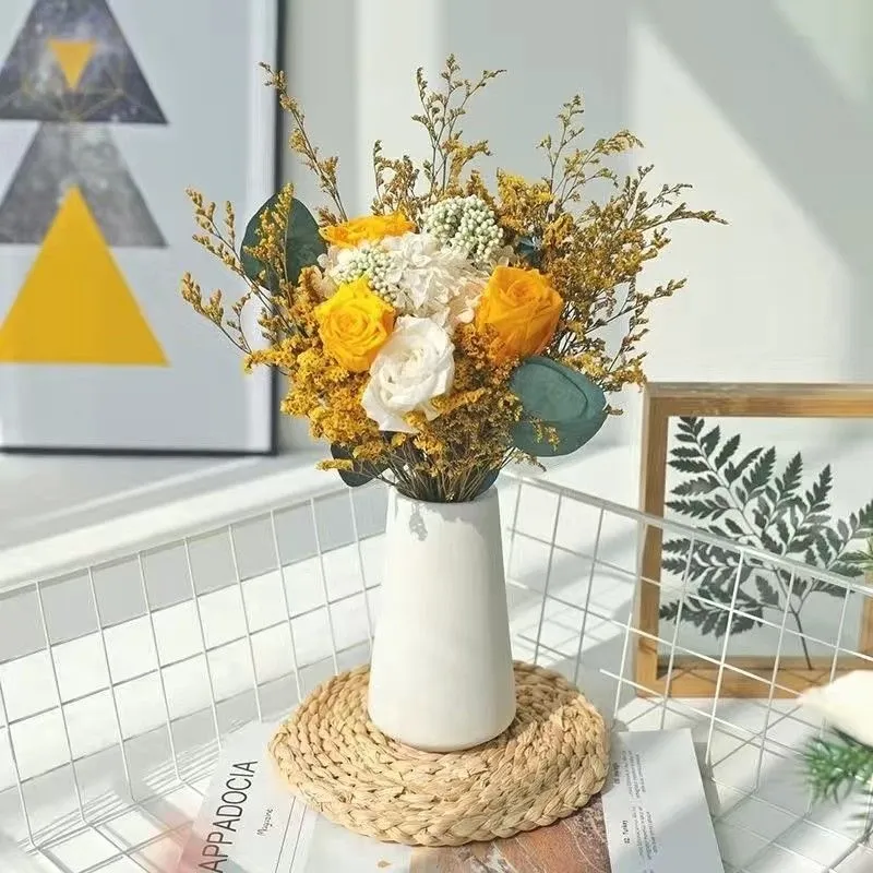 Elegante dekorative Schein- Blumenanordnung