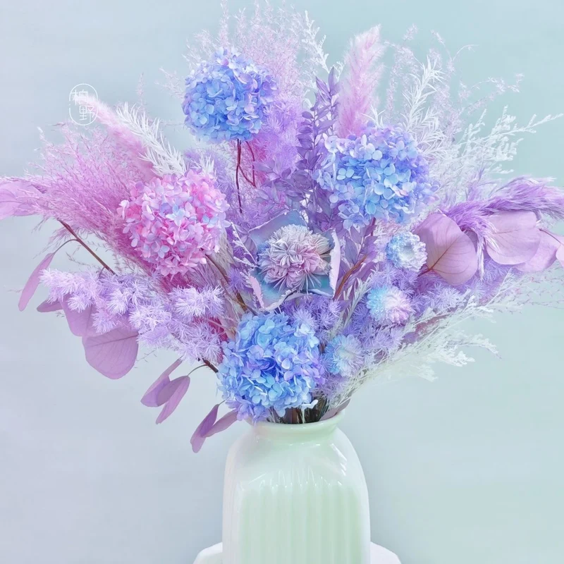 Dekorative Blumen-Centerpiece-Anordnung für besondere Anlässe