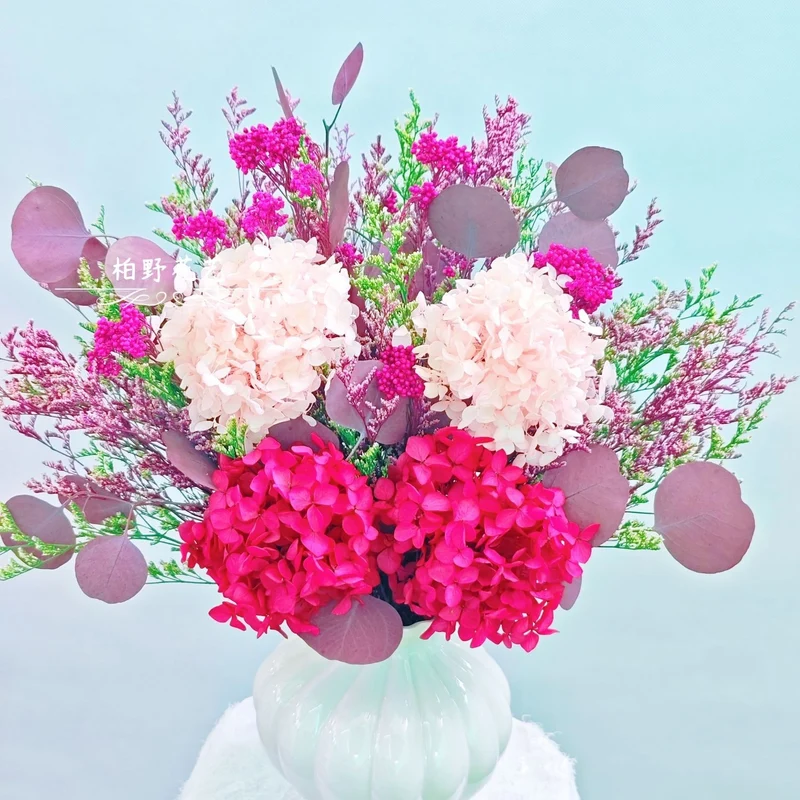 Exquisites Kunstblumenarrangement mit Hortensien