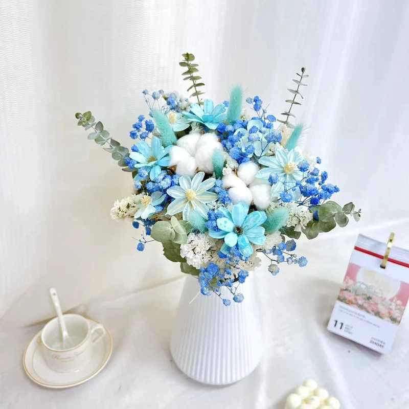 Getrocknete Blumen Baumwollanordnung