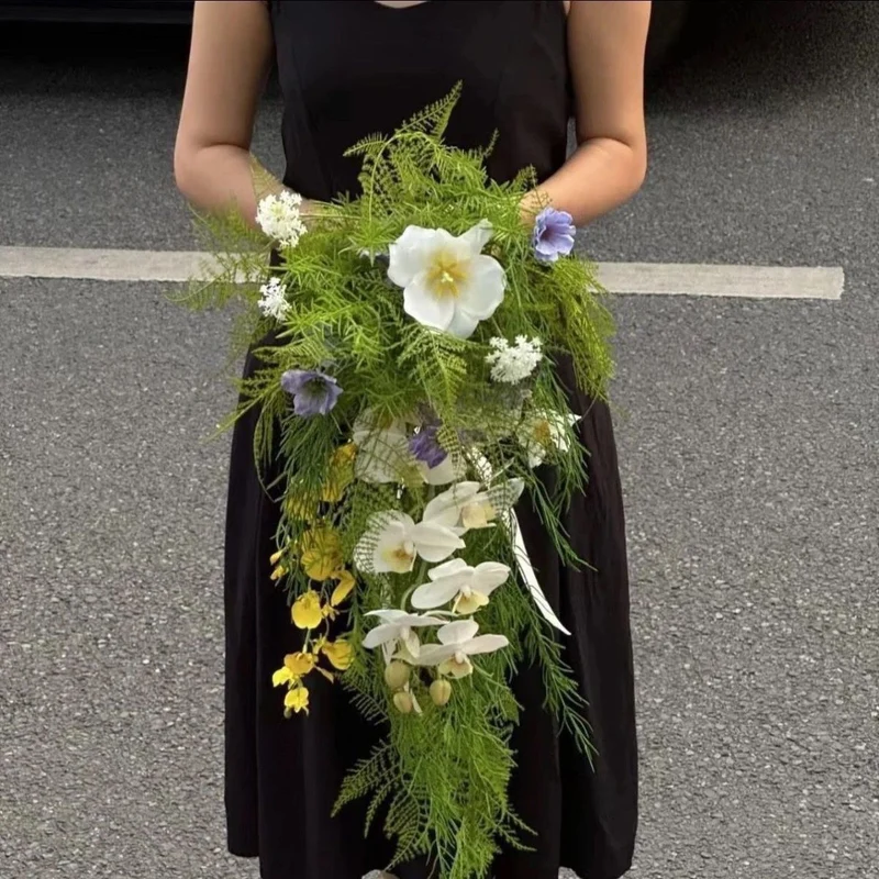 Dekorative hängende Blumenstrauß