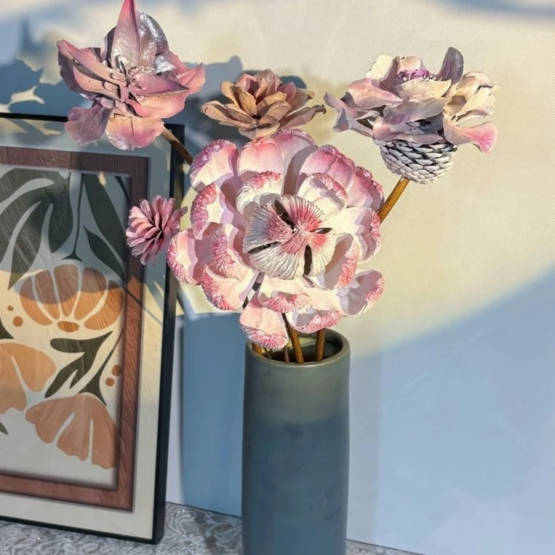 Dekorative handgefertigte Blumenarrangement