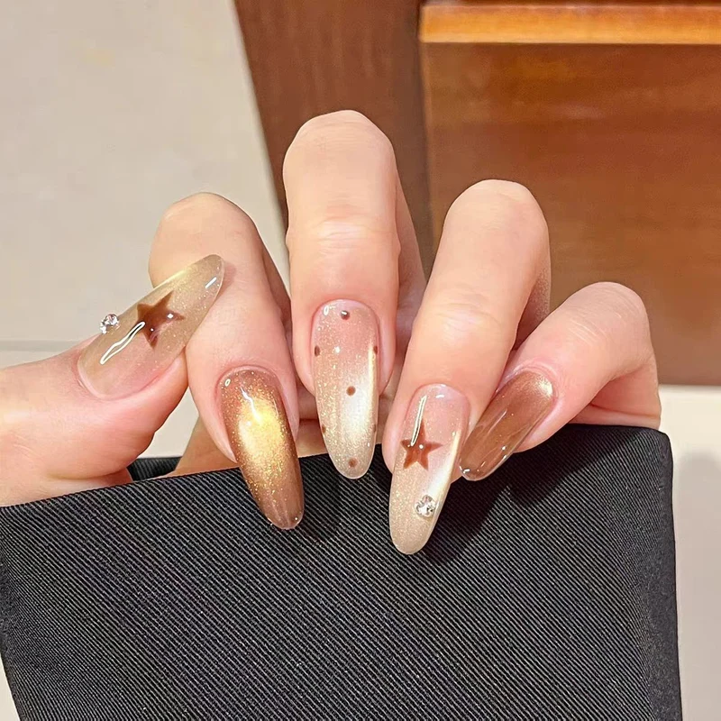 Dekorative Nagelkunst Karnz