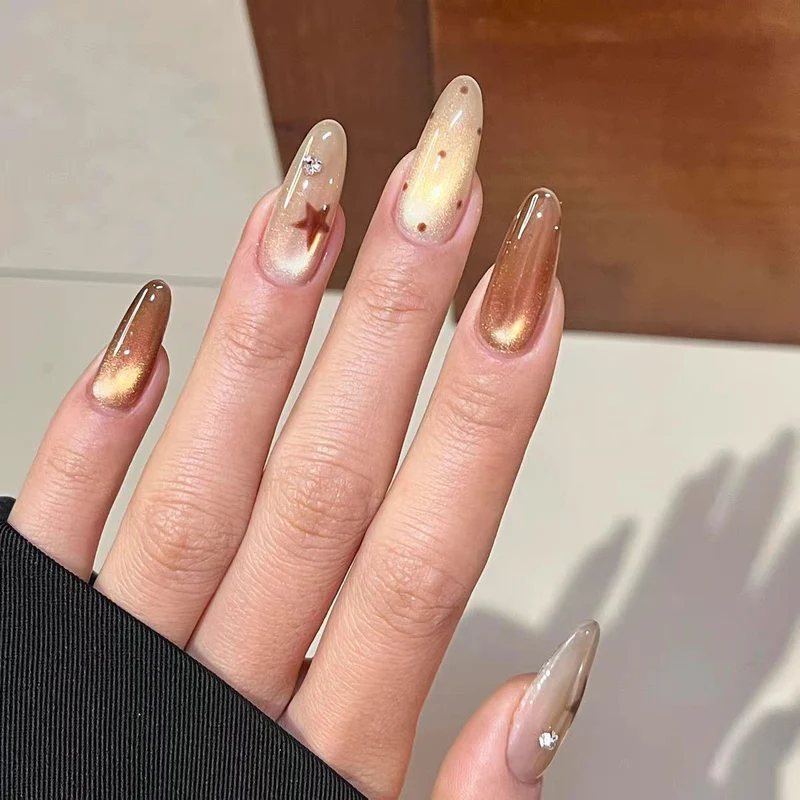 Dekorative Nagelkunst Karnz