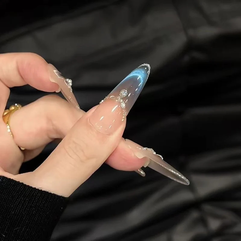 Dekorative Nagelkunst Karnz