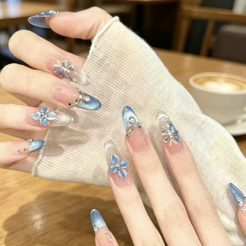 Dekorative Nagelkunst Karnz
