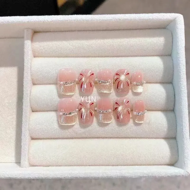 Wunderschön gestaltetes Nagelkunst-Set Karnz