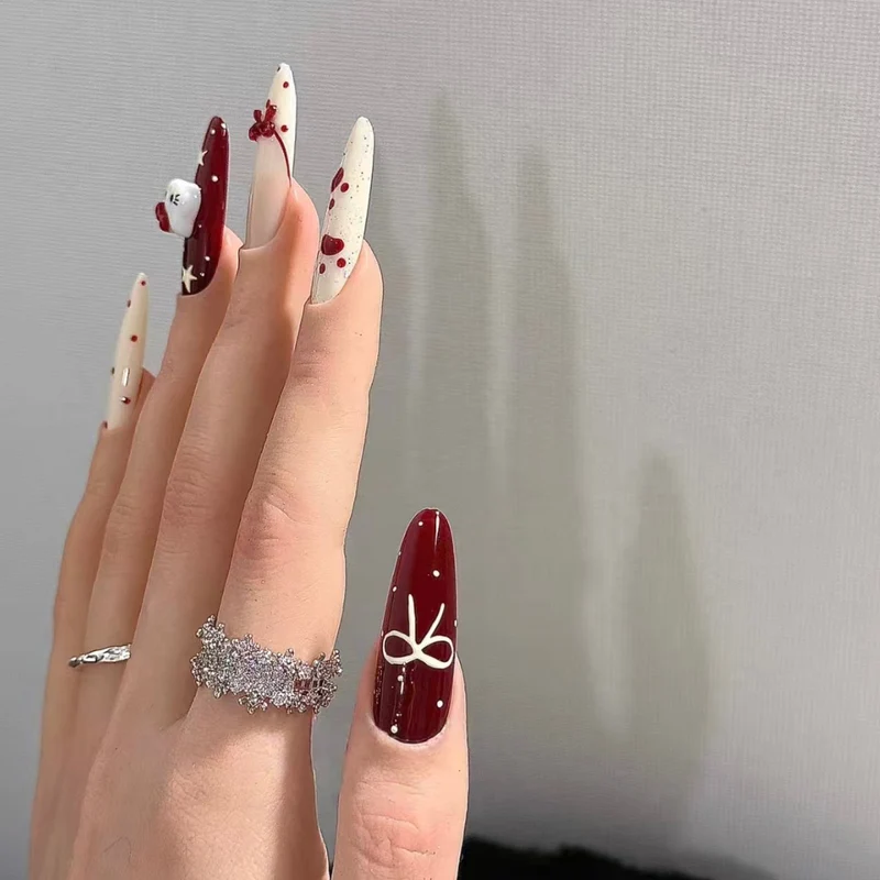 Künstlerische Press-On Nagelkunst Karnz