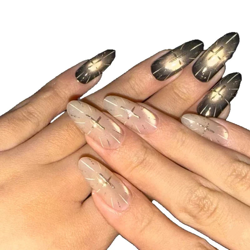 Künstlerische Nagelkunst Karnz
