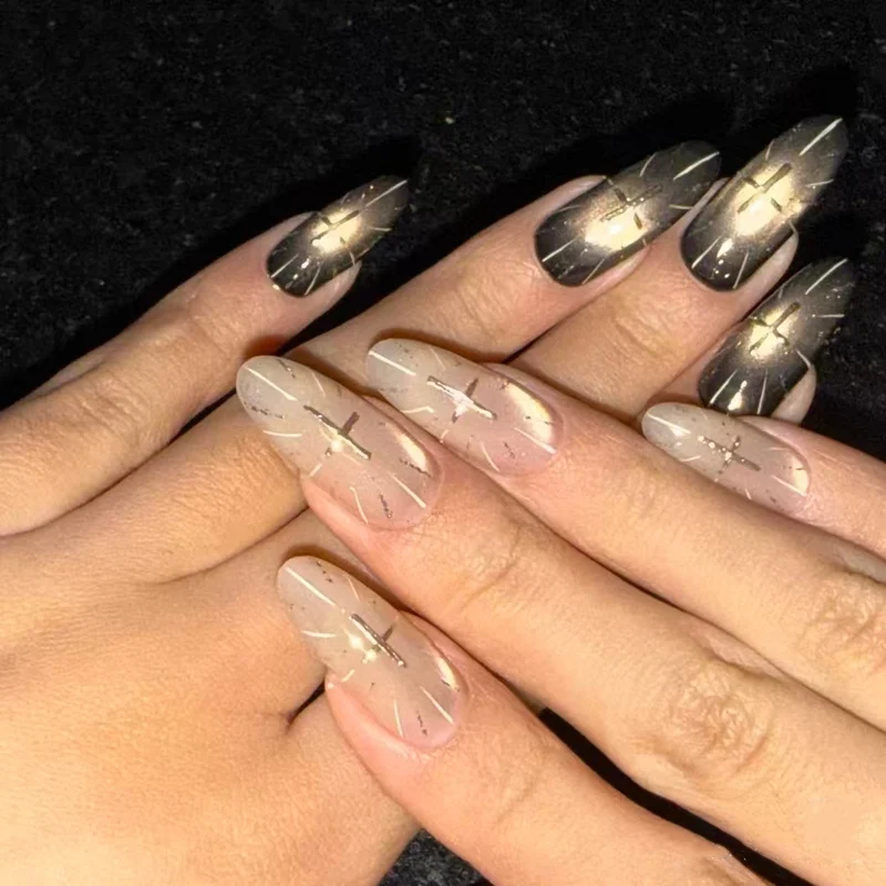 Künstlerische Nagelkunst Karnz