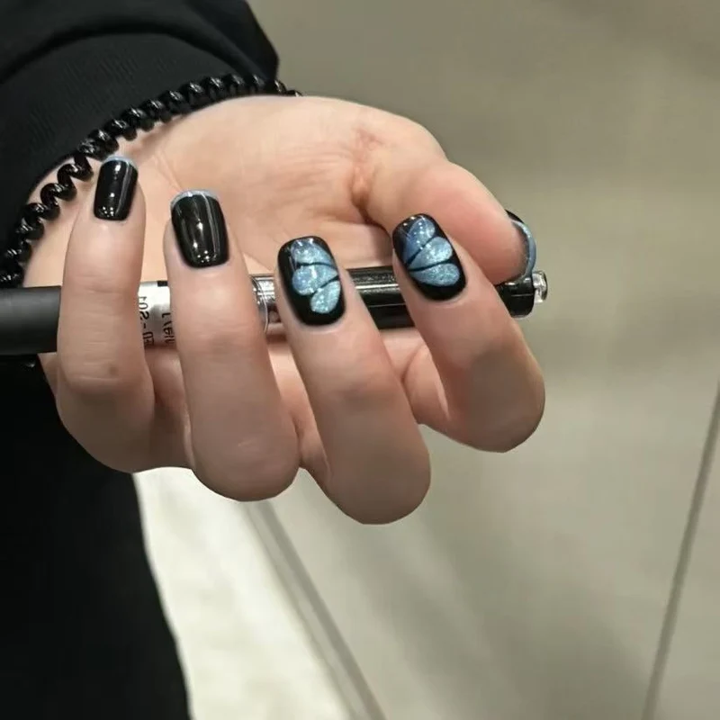 Künstlerisches Nagelkunstdesign Karnz