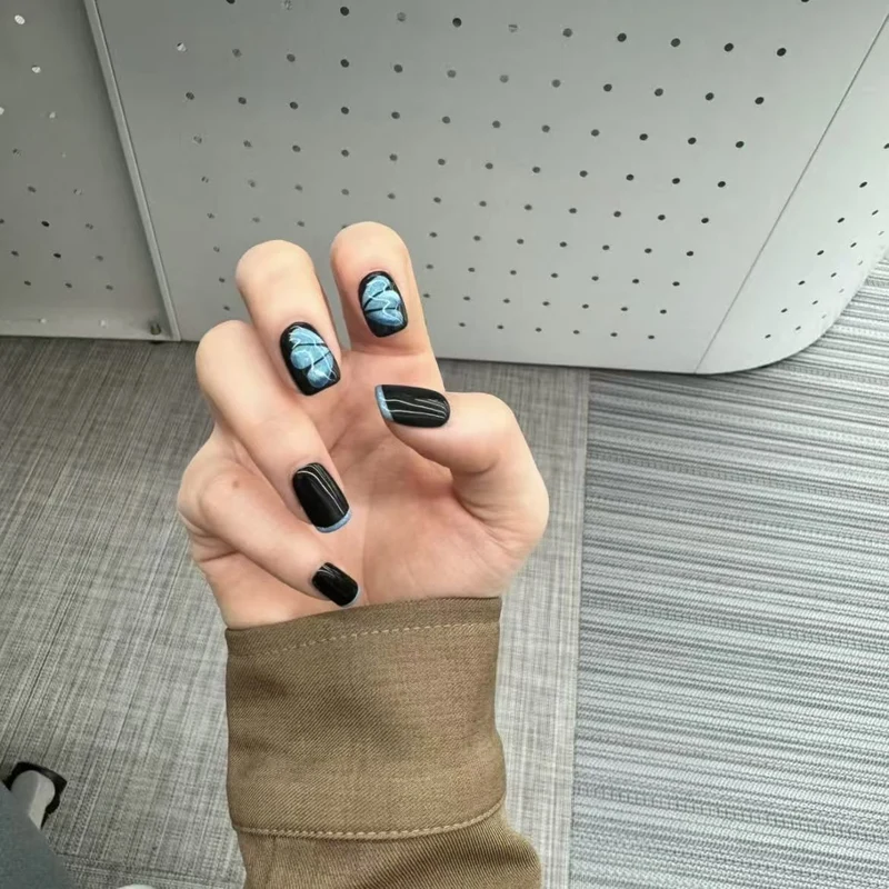 Künstlerisches Nagelkunstdesign Karnz