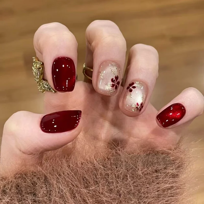 Künstlerisches Floral Nageldesign Karnz