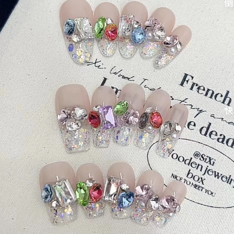 Glitzerndes dekoratives Press-On-Nagelset Karnz