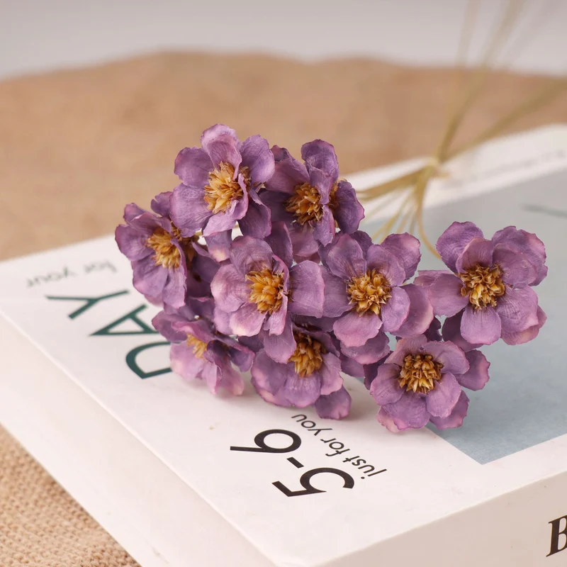Dekorativer getrockneter Blumenstrauß