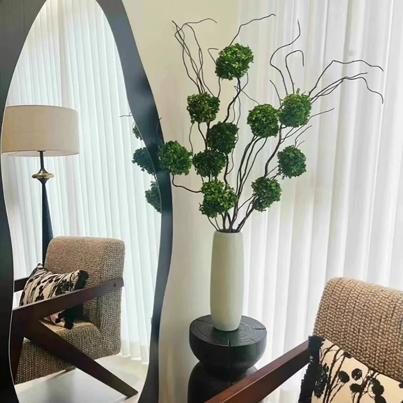 Künstlerische Innenblumenanordnung