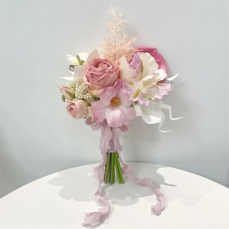 Künstlerisches florales Blumenarrangement
