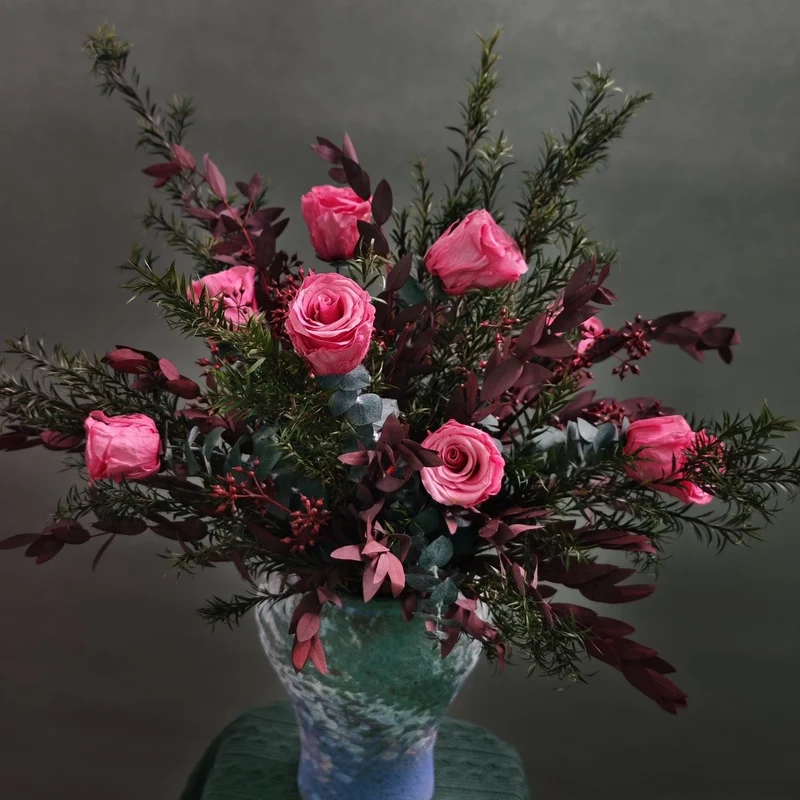 Künstlerischer getrockneter Blumenstrauß Arrangement