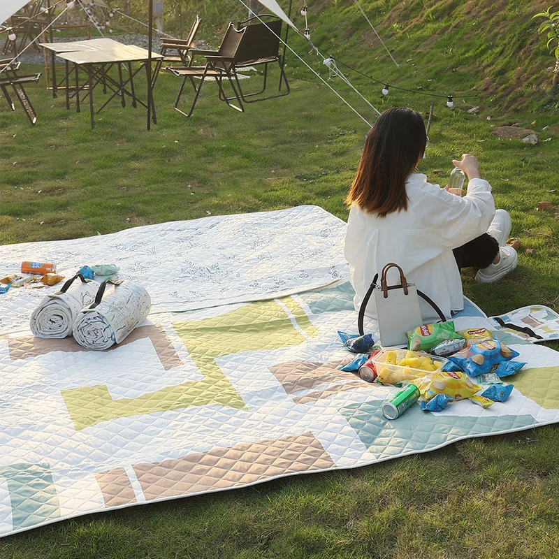 Quilted bedspread with large floral appliqué and diamond quilted relief Stornfield
