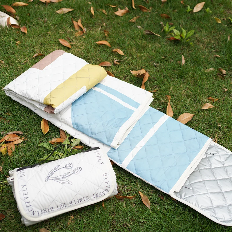 Quilted bedspread with large floral appliqué and diamond quilted relief Stornfield