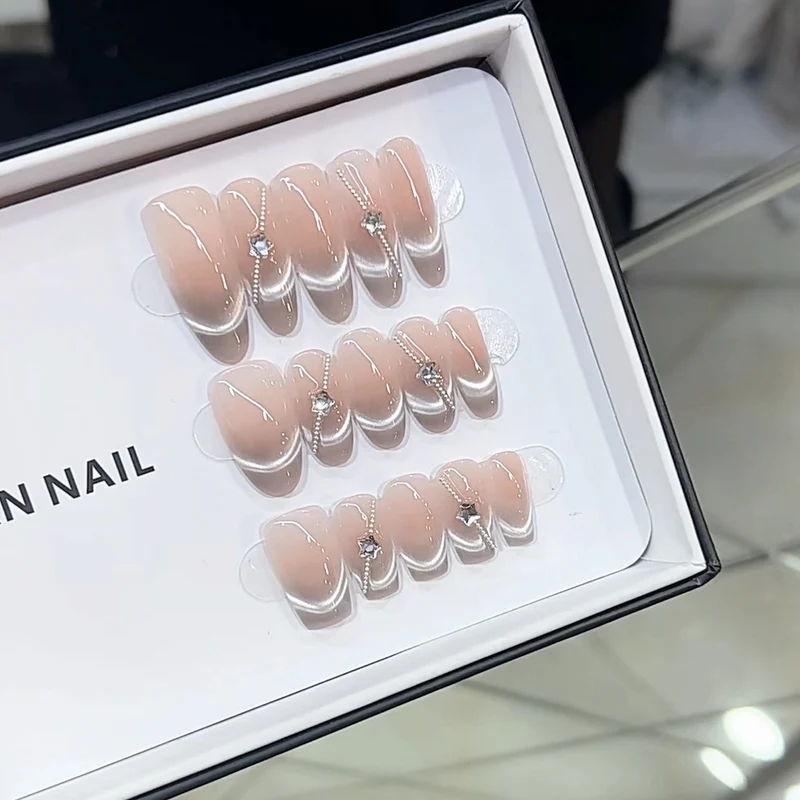Kristall-beschmücktes Press-On Nagelset Karnz