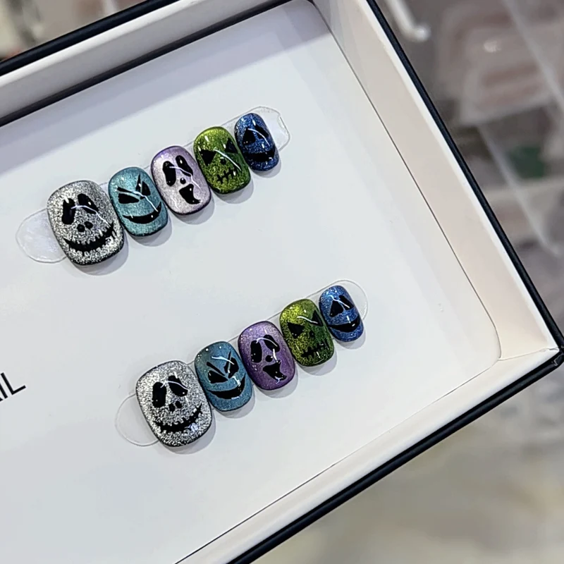Kreatives thematisches Press-On-Nagelset Karnz