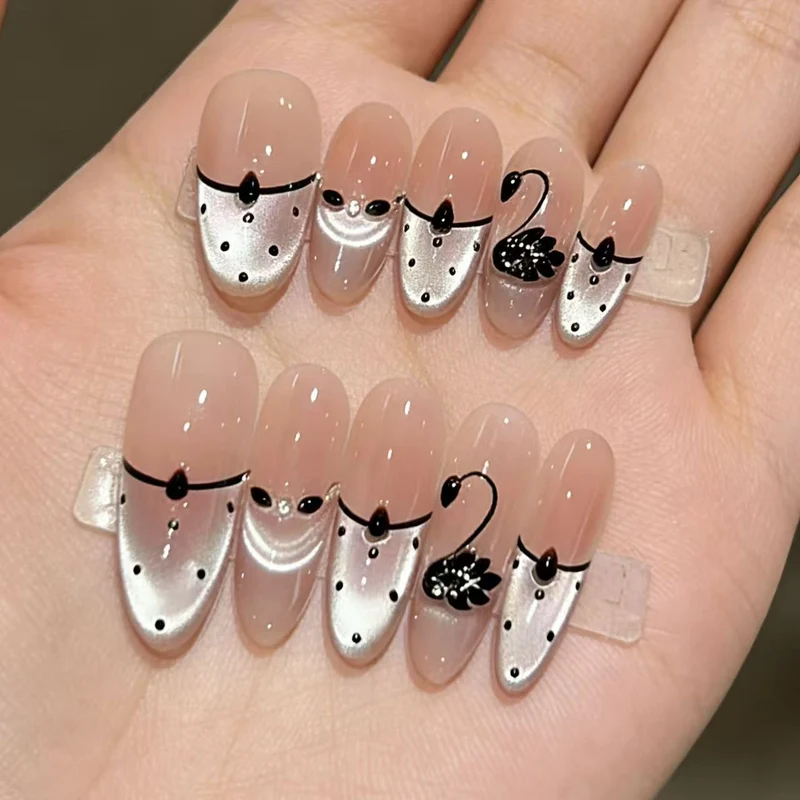Künstlerische Schwanen-Design Press-On Nägel Karnz