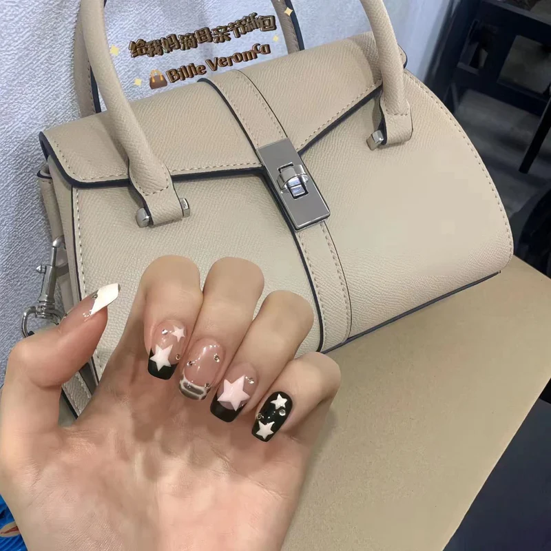 Künstlerisches Stern-Design Press-On Nagelset Karnz