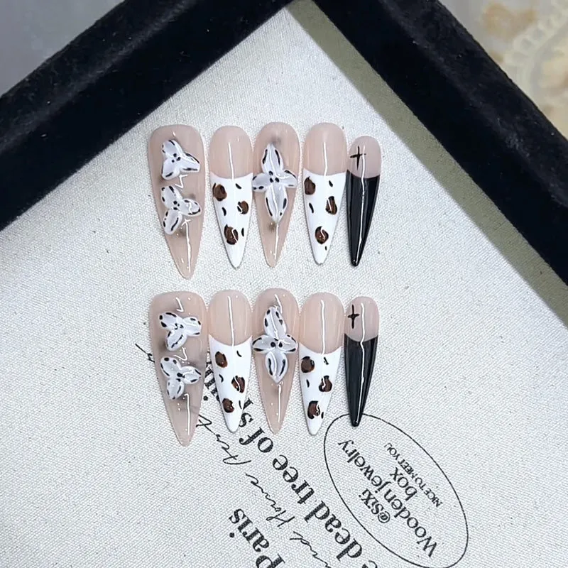 Künstlerisches Press-On Nageldesign Set Karnz