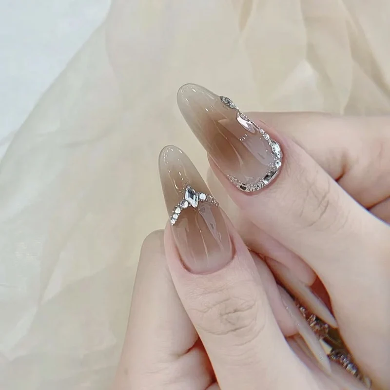 Künstlerisches Premium Press-On Nagelkunstset mit Kristallakzenten Karnz