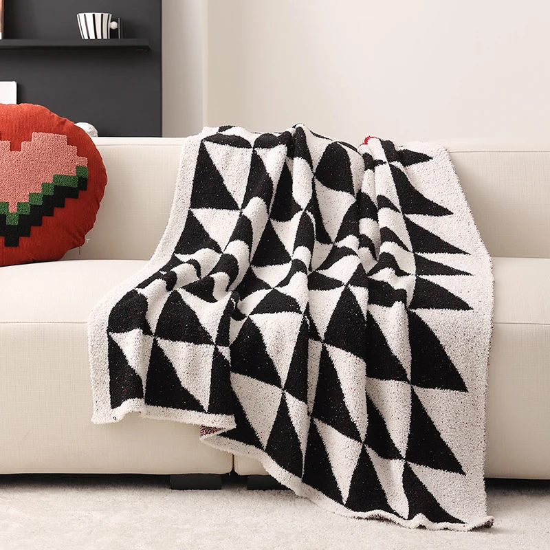 Coarsely woven decorative blanket with geometric jacquard pattern and soft bouclé Stornfield