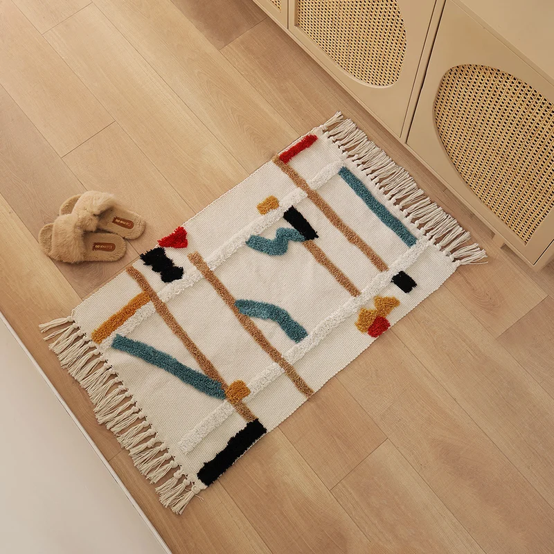 Woven rug in Boho-minimalist style with contrasted tufting and cotton fringes Stornfield
