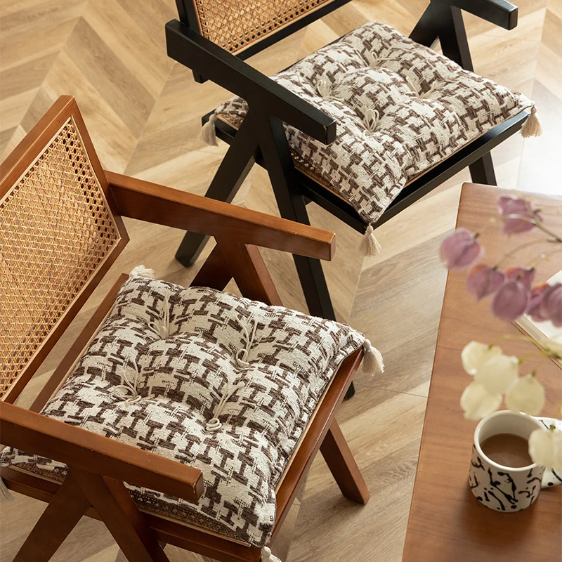 Decorative woven seat cushion with tufting and tassels Stornfield