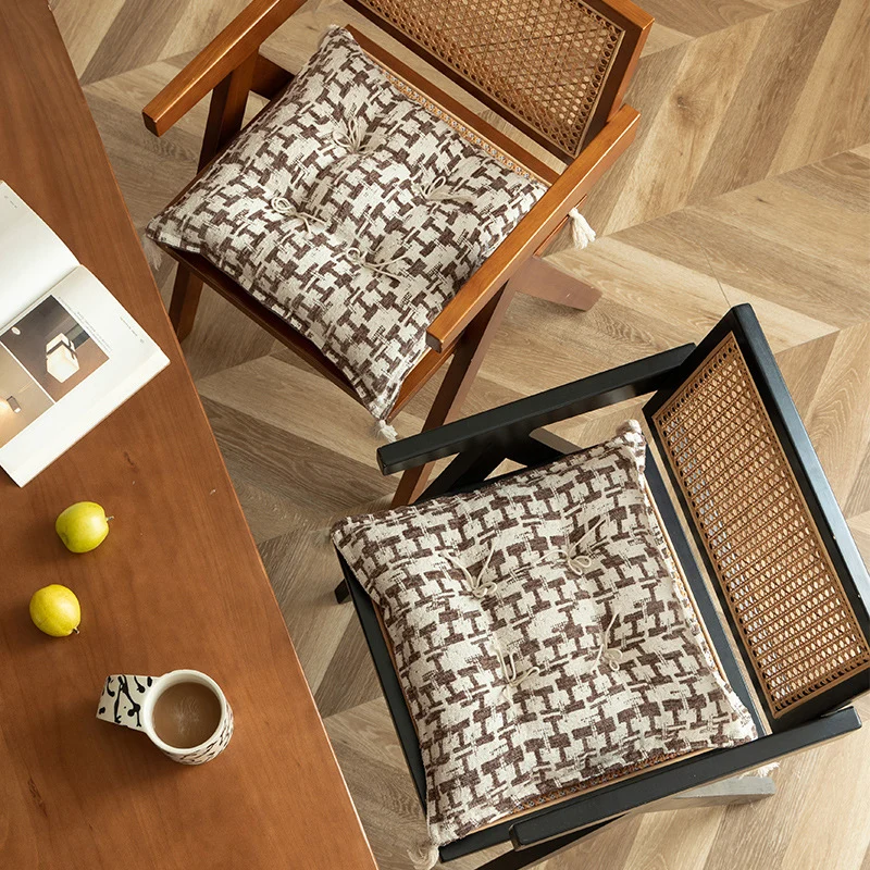 Decorative woven seat cushion with tufting and tassels Stornfield