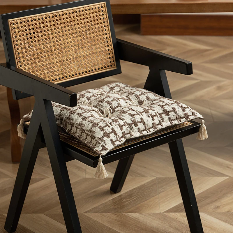 Decorative woven seat cushion with tufting and tassels Stornfield