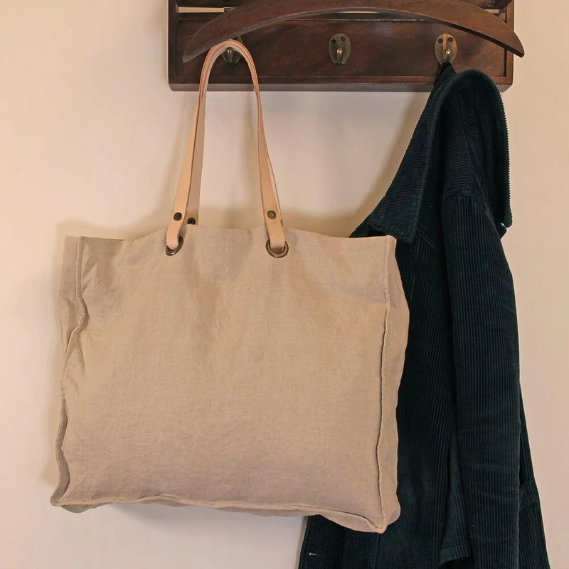 Tasche aus vorgewaschenem Leinen mit Henkel aus echtem Leder