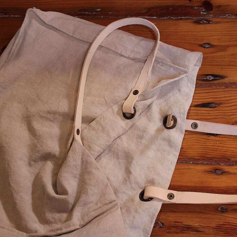 Tasche aus vorgewaschenem Leinen mit Henkel aus echtem Leder