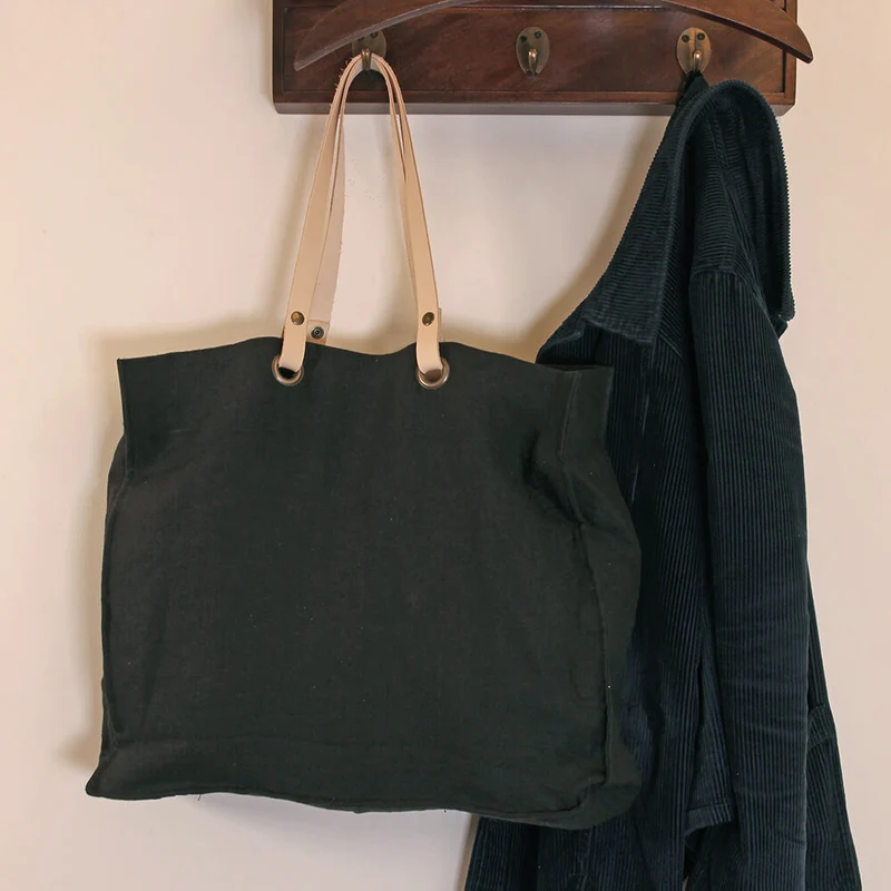 Tasche aus vorgewaschenem Leinen mit Henkel aus echtem Leder