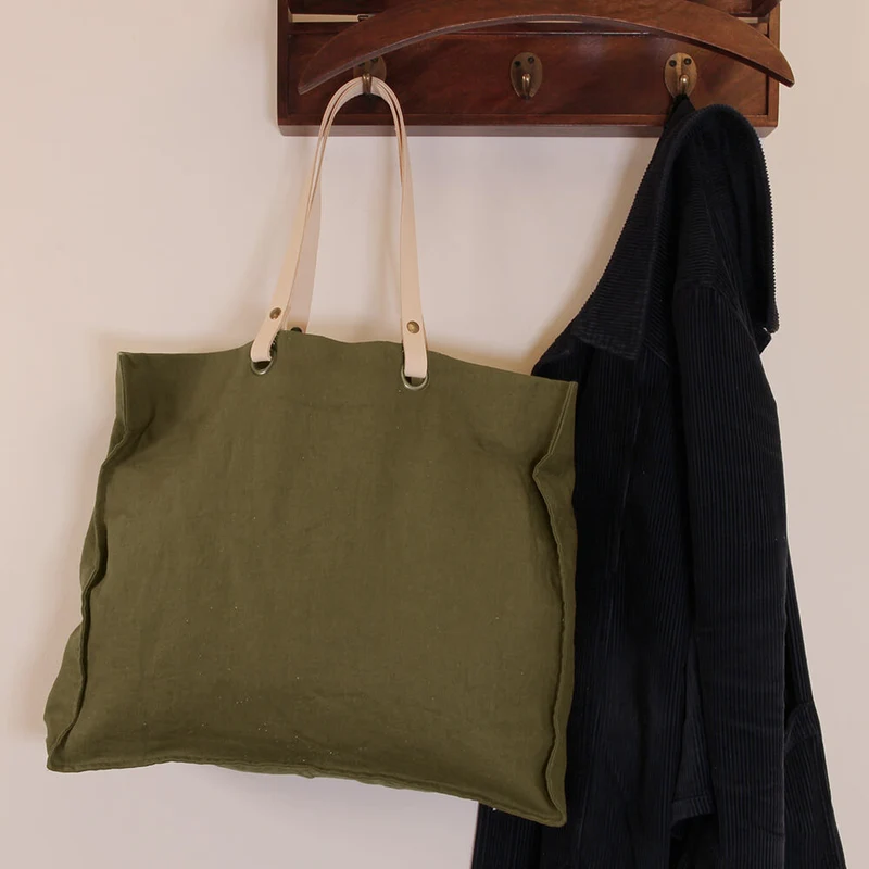 Tasche aus vorgewaschenem Leinen mit Henkel aus echtem Leder