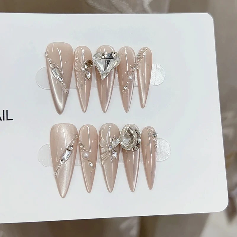 Elegante Druck-Nägel Karnz