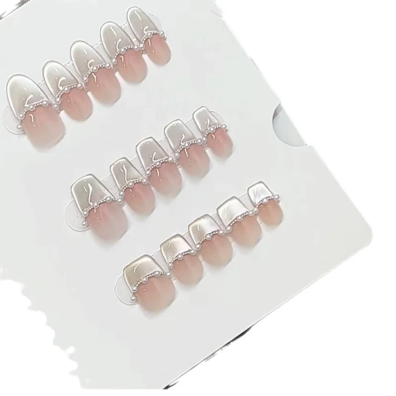Elegantes Press-On-Nagel-Set mit Perlenakzenten Karnz
