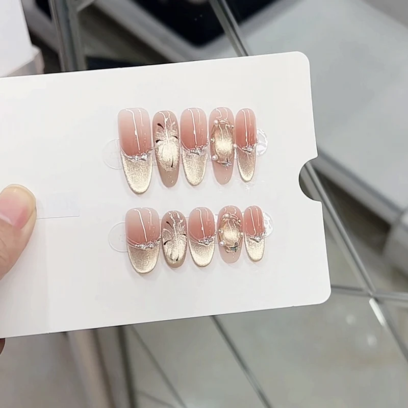 Elegante Press-On Nagel Set mit Metallic-Akzenten Karnz
